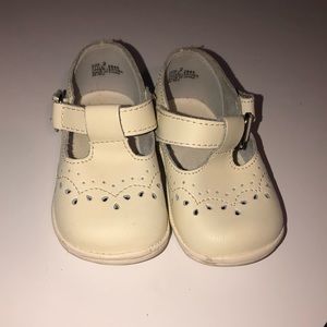 Off white cream size 2 l’amour angel Mary Janes